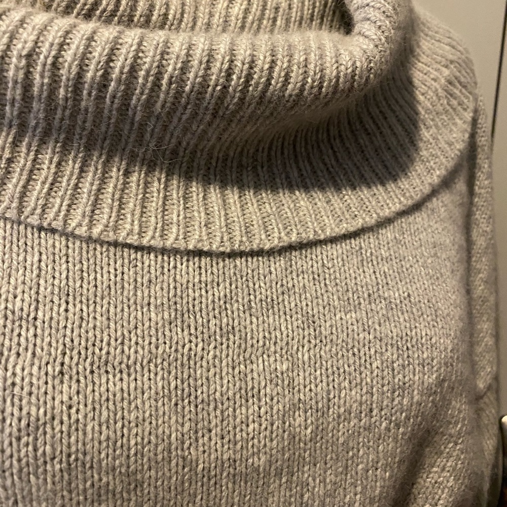 Sweater - Picture 3 of 9